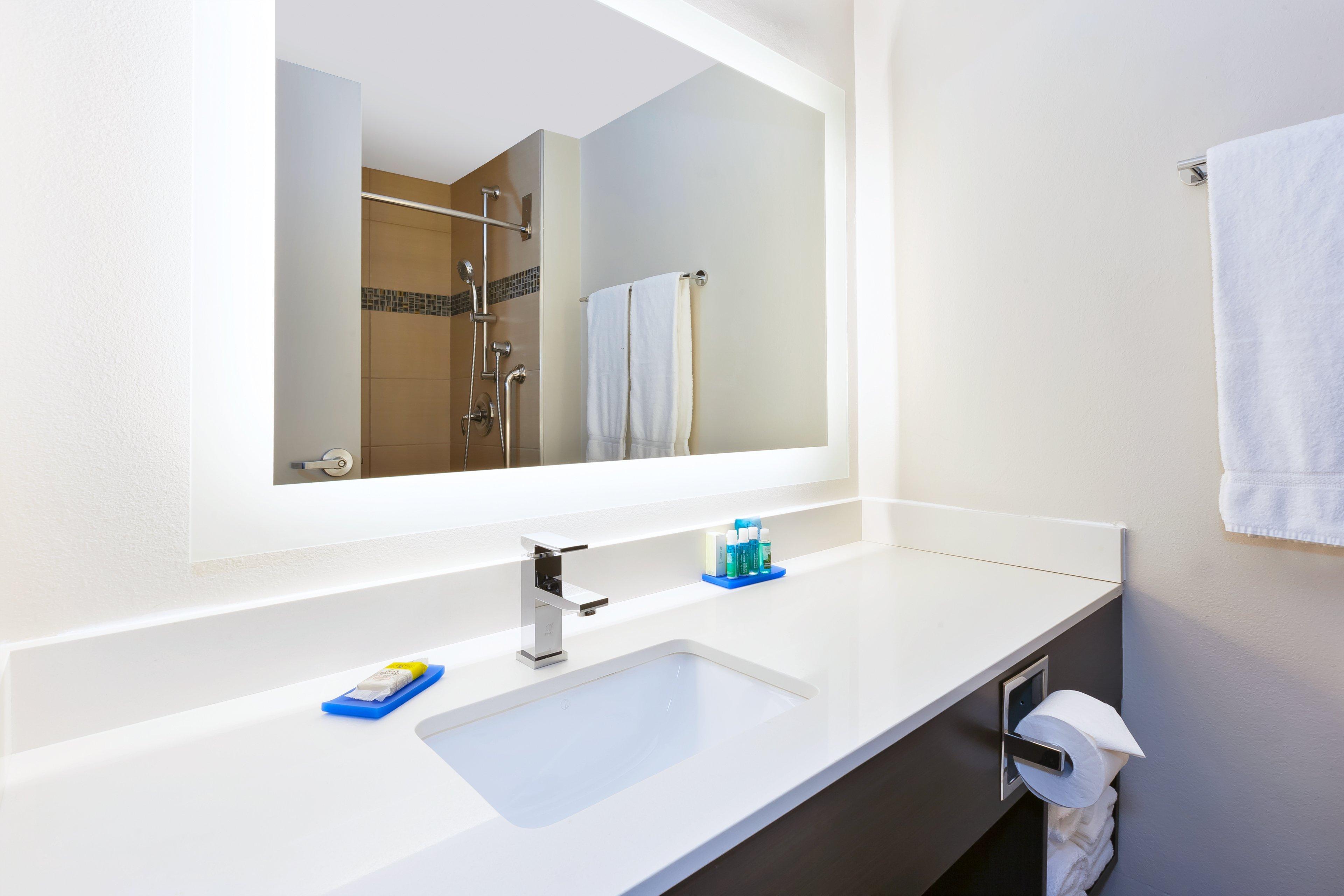Holiday Inn Express Winnipeg Airport - Polo Park By Ihg Exterior foto