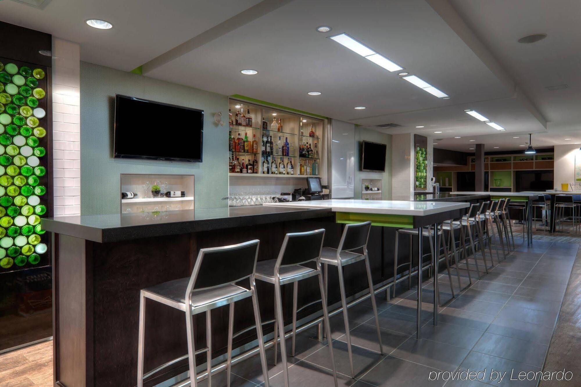 Holiday Inn Express Winnipeg Airport - Polo Park By Ihg Exterior foto